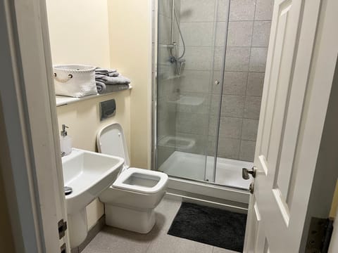 Two Bed Town Apartment Condo in Rotherham