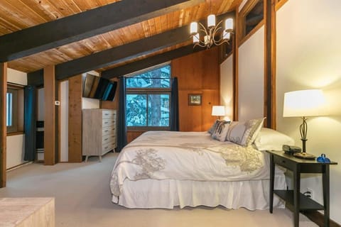 NEW Modern 4BR Tahoe Cabin with Sauna House in Tahoe City