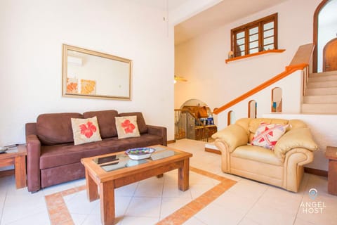 Cheerful Home with Sea Views and Malecón 1 Block plus Dogs Ok Condo in La Paz