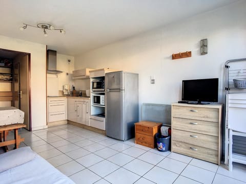 Studio Confort à 2 Pas de la Plage avec Piscine et Parking Privé à Palavas - FR-1-715-45 Apartment in Palavas-les-Flots