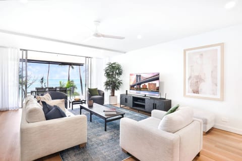 Amaroo - Luxury Apartment overlooking the Coral Sea Apartment in Palm Cove