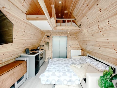 Bed, Kitchen or kitchenette, Bedroom, minibar