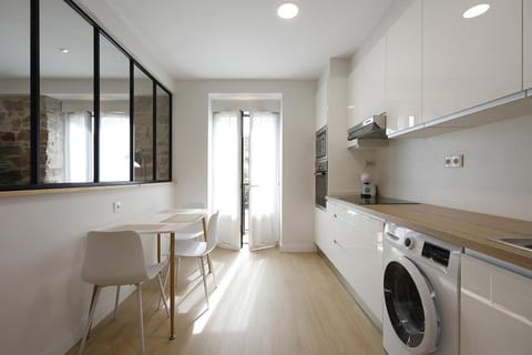 Kitchen or kitchenette, Dining area, minibar, pet friendly, stove, washing machine