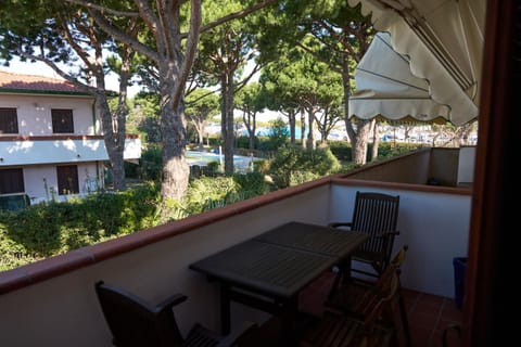 Balcony/Terrace, Garden view