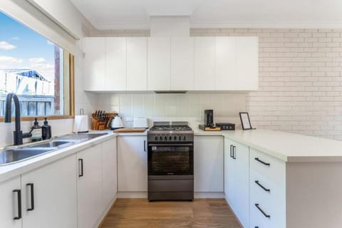 Kitchen or kitchenette, oven, stove, stove, kitchen, kitchen