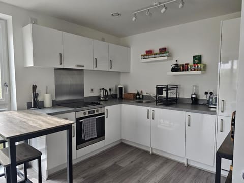 Luxury 1-Bed Apartment with balcony & Free parking Apartment in Milton Keynes