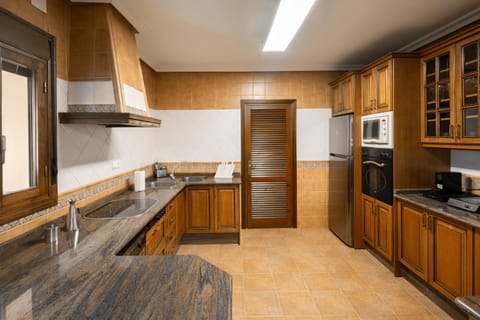 Kitchen or kitchenette, dishwasher, minibar, pet friendly, storage, stove, toaster