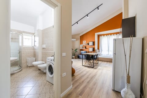 Toilet, Living room