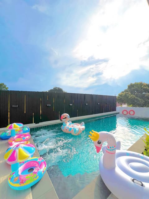 Pool view, Swimming pool, sunbed