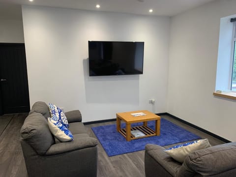 Communal lounge/ TV room, TV and multimedia, Living room, Seating area