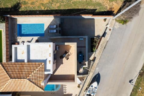 Property building, Bird's eye view, Swimming pool