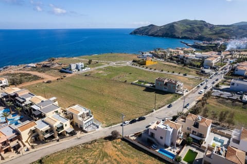 Bird's eye view, Area and facilities