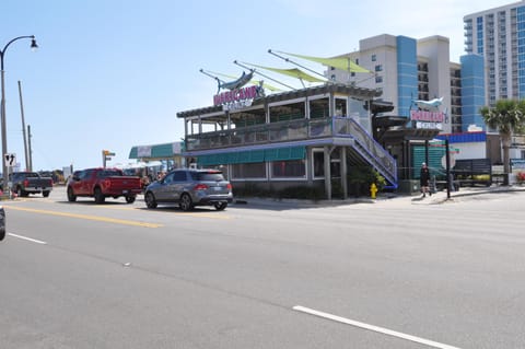 Oceanfront SPT606 Walk to Beach Bars, Dining, Shopping & More Maison in Cherry Grove Beach