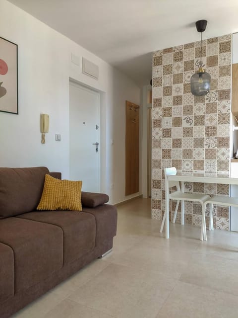 Newly renovated apartment with a beautiful view Condo in Omiš bus station