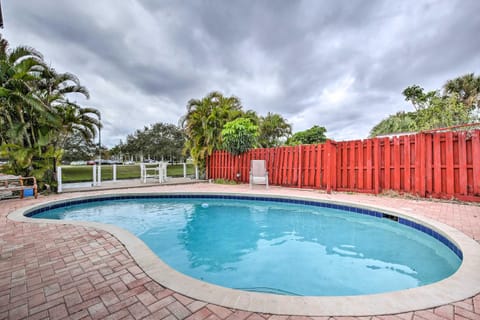 Coconut Creek Vacation Rental Private Pool, Dock! House in Coconut Creek