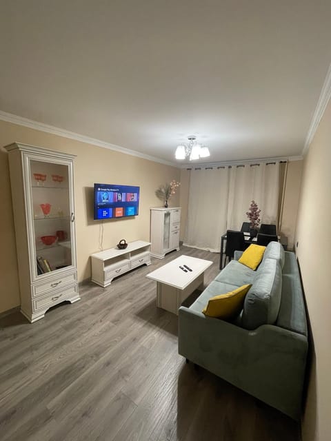 Bed, TV and multimedia, Living room, Seating area