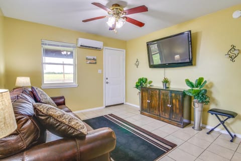 Classy San Benito Vacation Rental with Chiminea! Casa in Brownsville