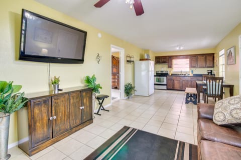 Classy San Benito Vacation Rental with Chiminea! Haus in Brownsville
