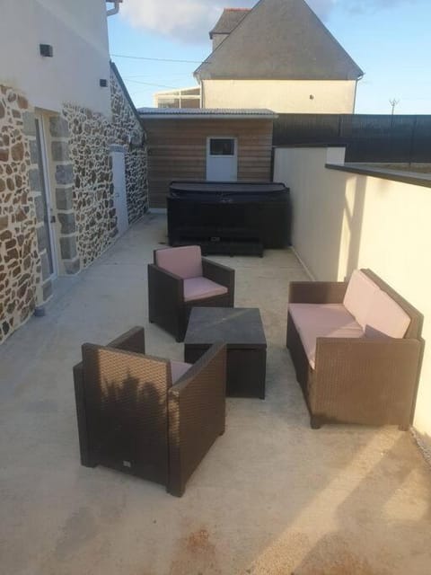 Patio, Hot Tub, Balcony/Terrace, Spa and wellness centre/facilities