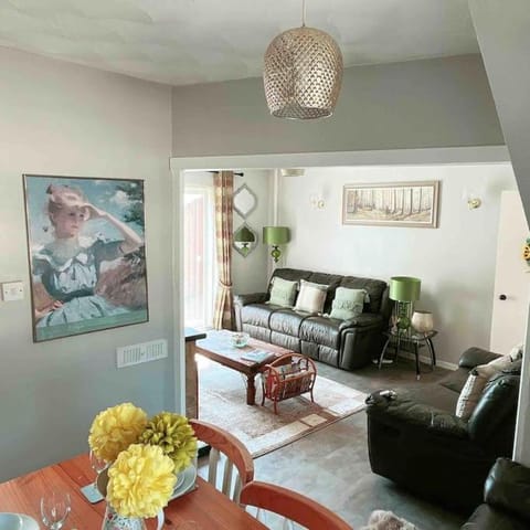 Floss Cottage House in Stroud District