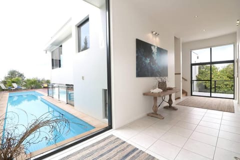 Villa paradiso - 5 bed - beach access - pool House in Tura Beach