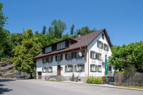 Property building, Spring, Day, Neighbourhood, Natural landscape, Street view