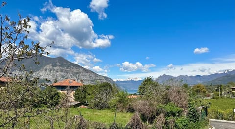 View (from property/room), Lake view, Mountain view