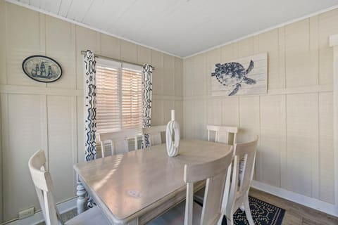 118 Emerald Ave A & B House in Balboa Island