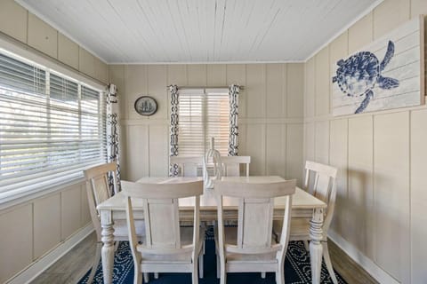 118 Emerald Ave A & B House in Balboa Island