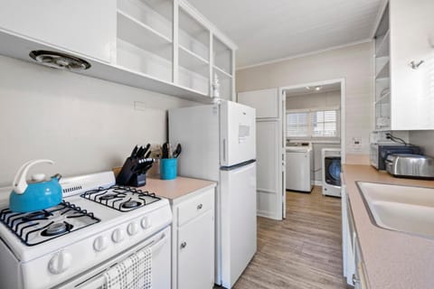 118 Emerald Ave A & B House in Balboa Island