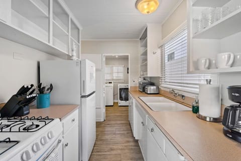 118 Emerald Ave A & B House in Balboa Island