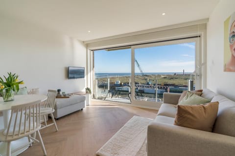 TV and multimedia, Balcony/Terrace, Seating area, Dining area