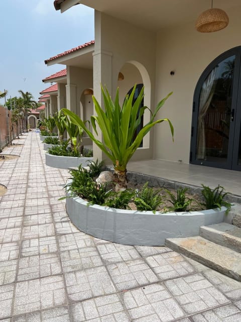 Property building, Day, Garden, Garden view