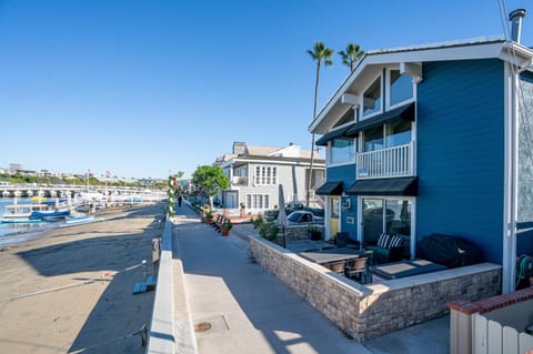 1011 N Bayfront A & B House in Balboa Island