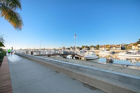 1011 N Bayfront A & B House in Balboa Island