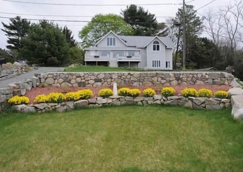 OFFICIAL SITE - Buoy 23 Vacation Home Gloucester, MA Deepwater dock House in Gloucester