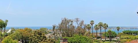 2204 and a Half Waterfront Drive Haus in Corona Del Mar