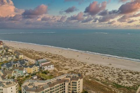 3 Summer Dunes - Classic Ocean View Beach House! Apartment in Wild Dunes