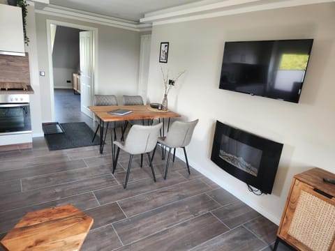 Neumühler Hof- stilvolle Ferienwohnung "Lisa", kostenfreie Parkplätze und Netflix Apartment in Schwerin