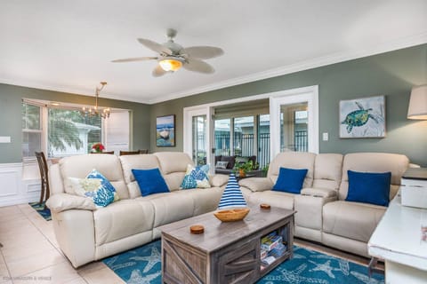 Crystal Sands & Seahorses Beach Villa House in Siesta Beach