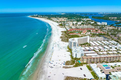 White Sands and Seashells - 1 BR 2nd Fl House in Siesta Beach