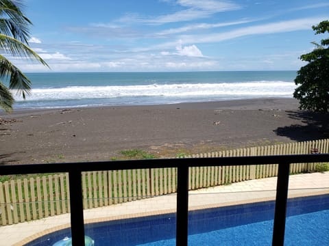 Beach Front House in Playa Hermosa. + Guest House Villa in Playa Hermosa