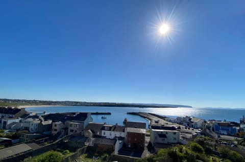 Spring, Day, Natural landscape, Balcony/Terrace, Sea view