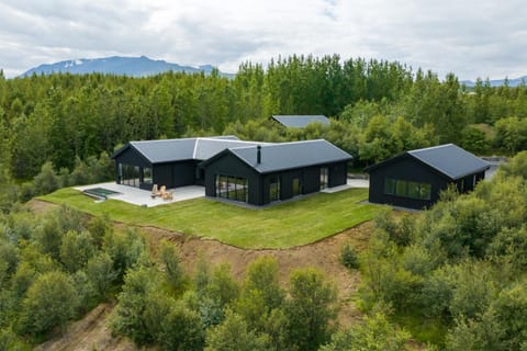 Svart Lodge Villa in Northeastern Region