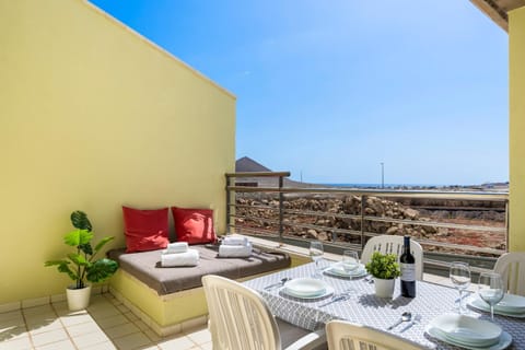 Natural landscape, Balcony/Terrace, Dining area