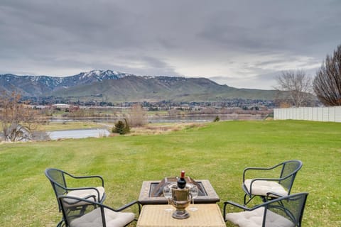 East Wenatchee Home with Yard and Hot Tub! Casa in Wenatchee