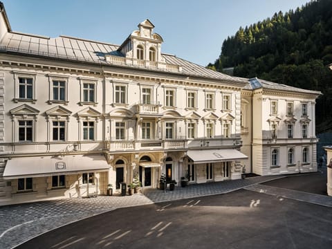 Facade/entrance, View (from property/room)