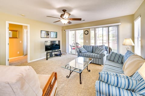 Myrtle Beach Condo with Pool Near Golf and Mall! Copropriété in Carolina Forest