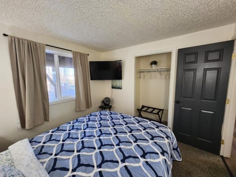 Newly Remodeled Relaxing Stay near Downtown Apartment in Fairbanks