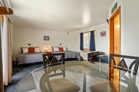 Fife Lake Lodge - Double Queen Room with Lake Access Condo in Fife Lake